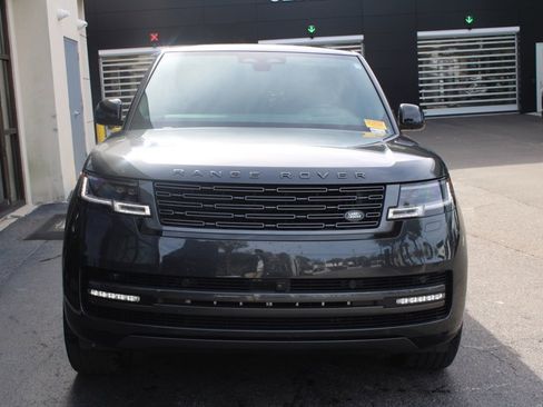 Used 2024 Land Rover Range Rover Autobiography image 3
