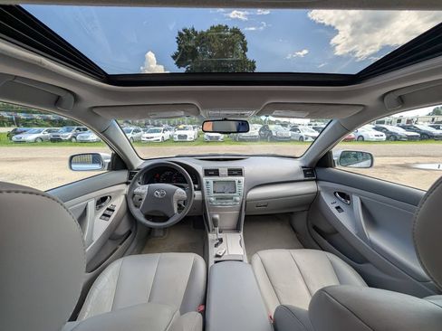 Used 2008 Toyota Camry Hybrid w/ Upgrade Pkg w/ Navigation FWD image 6