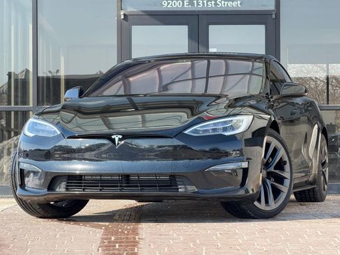 Used 2021 Tesla Model S Plaid image 1