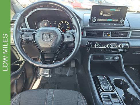 Used 2025 Honda Pilot Sport image 17