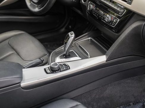 Used 2018 BMW 320i xDrive Sedan AWD/4WD image 35