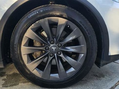 Used 2018 Tesla Model X 75D image 28