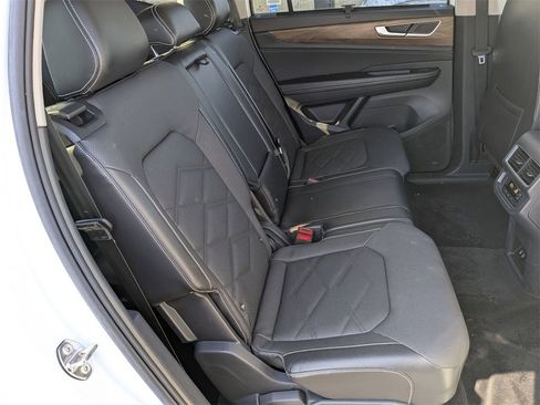 Used 2024 Volkswagen Atlas SE image 36