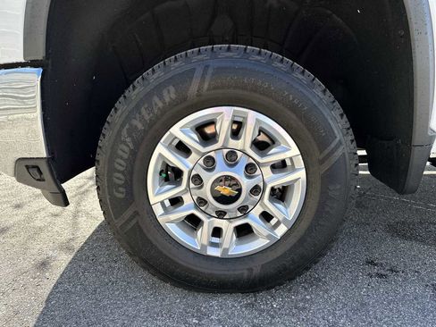 Used 2025 Chevrolet Silverado 2500 LT w/ Convenience Package image 12