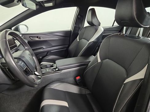 Used 2025 Toyota Camry SE FWD image 14