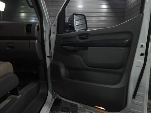 Used 2018 Nissan NV 3500 SL image 30