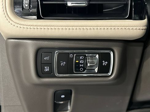 Used 2023 Lincoln Nautilus Reserve w/ Luxury Package AWD/4WD image 21