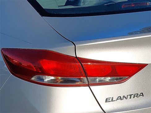 Used 2017 Hyundai Elantra SE image 30