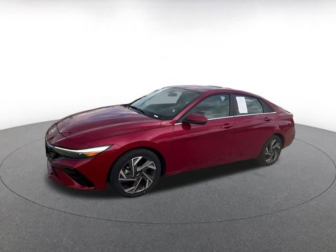 Used 2025 Hyundai Elantra Limited FWD image 7