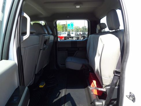 Used 2022 Ford F550 4x4 Crew Cab Super Duty w/ Power Equipment Group image 47