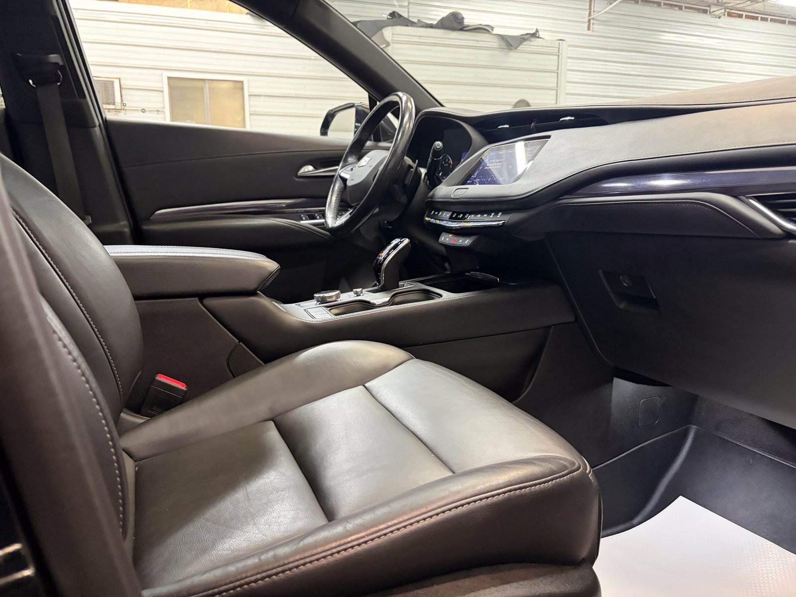 Used 2022 Cadillac XT4 Luxury w/ Cold Weather Package AWD/4WD image 24