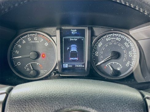 Used 2017 Toyota Tacoma TRD Sport w/ Tow Package image 23