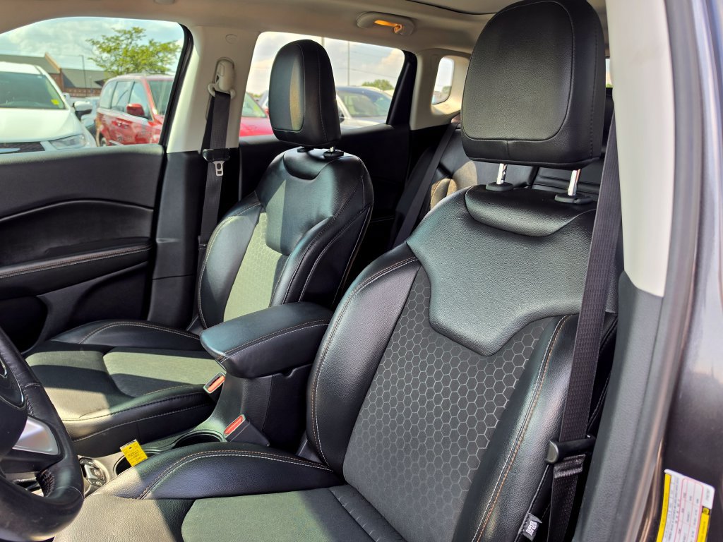 Used 2018 Jeep Compass Latitude AWD/4WD image 10