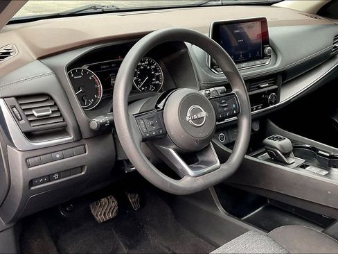 Used 2023 Nissan Rogue SV image 13