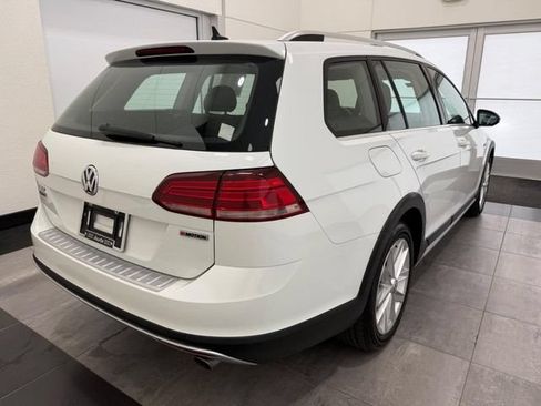 Used 2019 Volkswagen Golf Alltrack SE AWD/4WD image 2