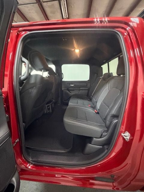 New 2026 RAM 1500 Express AWD/4WD image 22
