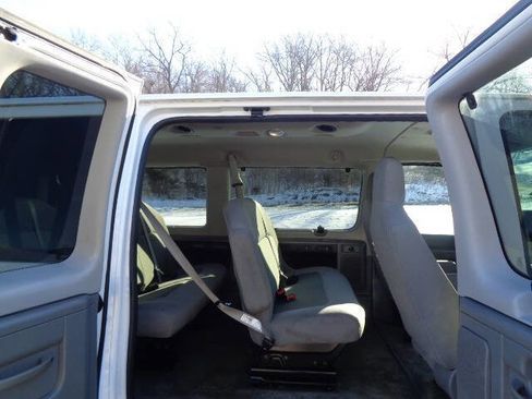 Used 2013 Ford E-350 and Econoline 350 XLT image 9