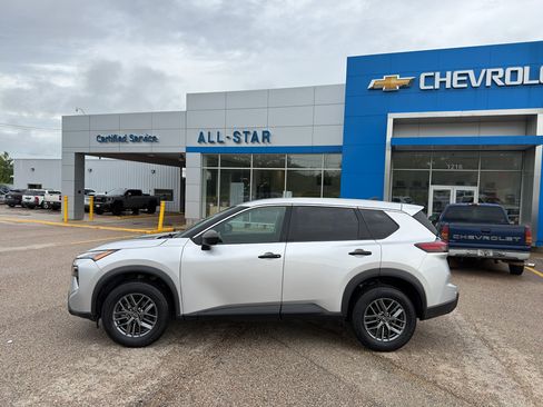 Used 2024 Nissan Rogue S FWD image 13
