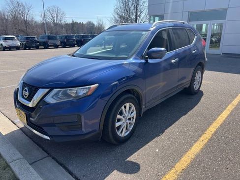 Used 2017 Nissan Rogue SV w/ SV Premium Package image 2