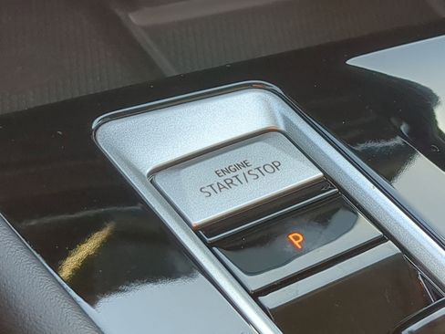 Used 2024 Volkswagen Atlas SE image 19