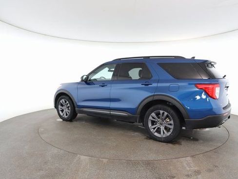 Used 2022 Ford Explorer XLT w/ Equipment Group 202A image 9