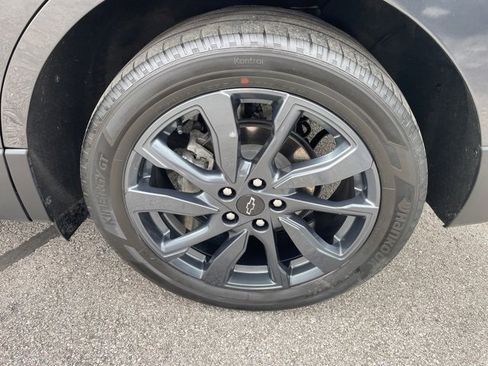 Used 2022 Chevrolet Equinox RS w/ RS Leather Package image 11