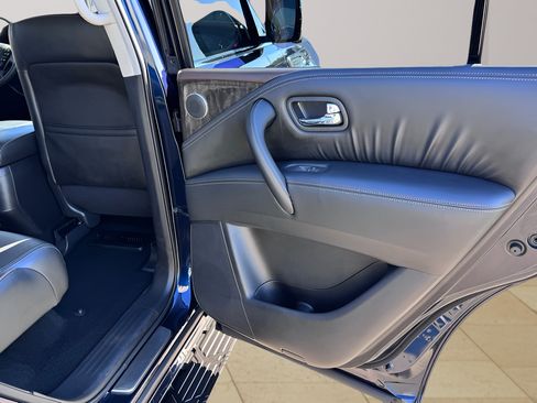 Used 2024 Nissan Armada Platinum w/ Captain's Chairs Package RWD image 32