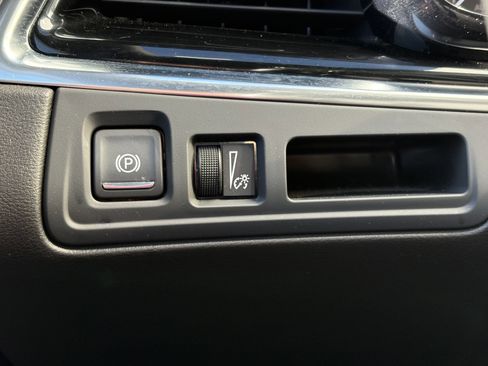 Used 2023 Cadillac XT6 Luxury image 31