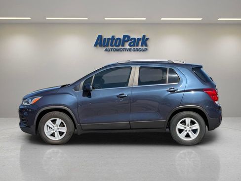 Used 2019 Chevrolet Trax LT w/ LPO, Cargo Package FWD image 4