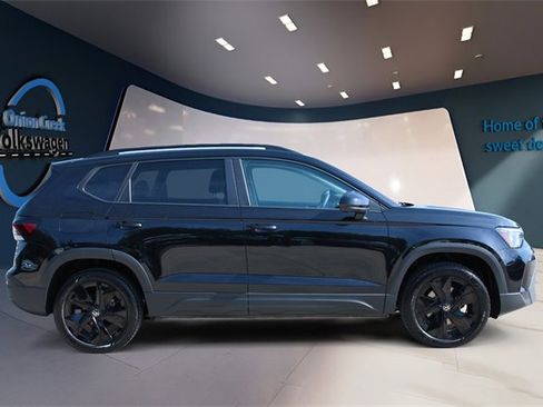 New 2026 Volkswagen Taos SE image 4