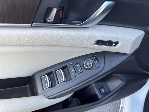 Used 2018 Honda Accord Touring image 8