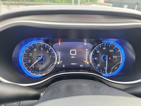 Used 2021 Chrysler Pacifica Touring-L FWD image 20