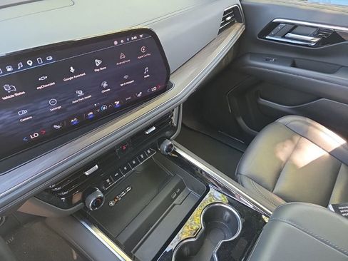 Used 2025 Chevrolet Tahoe LT image 3