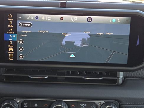 Used 2025 Jeep Wrangler Unlimited Rubicon w/ Technology Group image 19