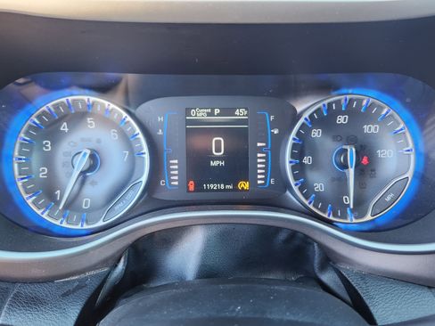 Used 2021 Chrysler Voyager Lxi image 11