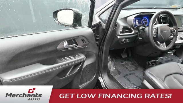 Used 2025 Chrysler Pacifica Select FWD image 27