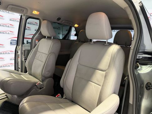 Used 2017 Toyota Sienna XLE w/ XLE Navigation Package AWD/4WD image 38