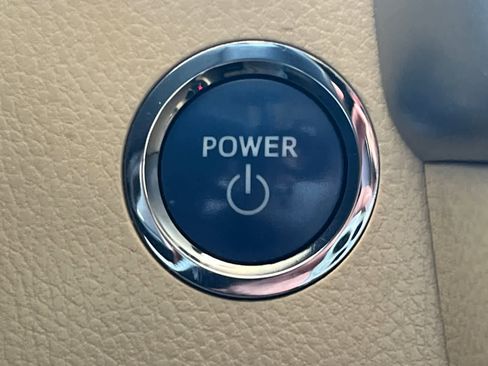 Used 2019 Toyota Highlander XLE AWD/4WD image 25