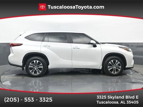 Used 2026 Toyota Highlander XLE image 1
