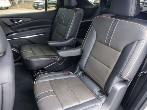 Used 2025 Chevrolet Traverse High Country image 23