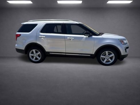 Used 2019 Ford Explorer XLT w/ Equipment Group 201A FWD image 10