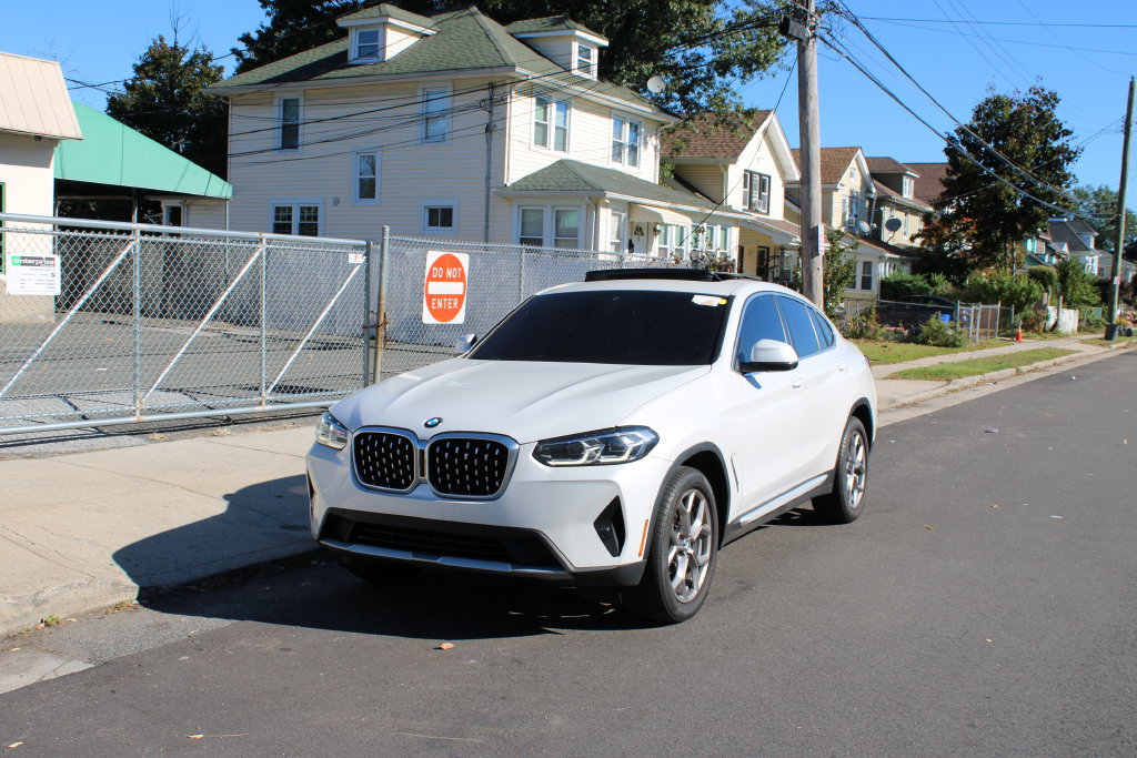 Used 2023 BMW X4 xDrive30i AWD/4WD image 2