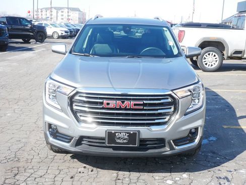 Used 2023 GMC Terrain SLT image 3