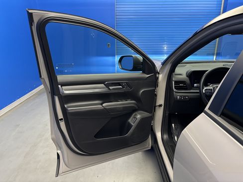 Used 2025 GMC Terrain Elevation w/ Elevation Premium Package AWD/4WD image 9