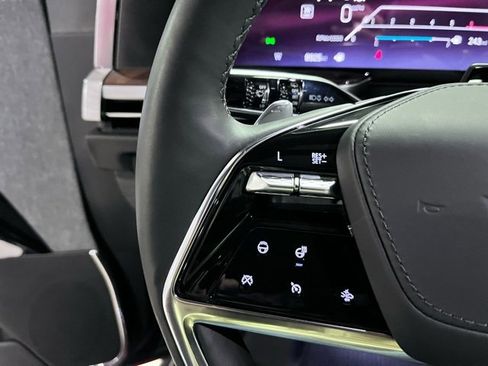 Used 2026 Cadillac Escalade Platinum Sport w/ LPO, ONYX Package image 27