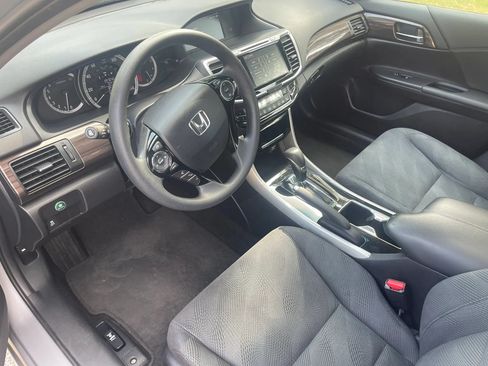 Used 2017 Honda Accord EX image 11
