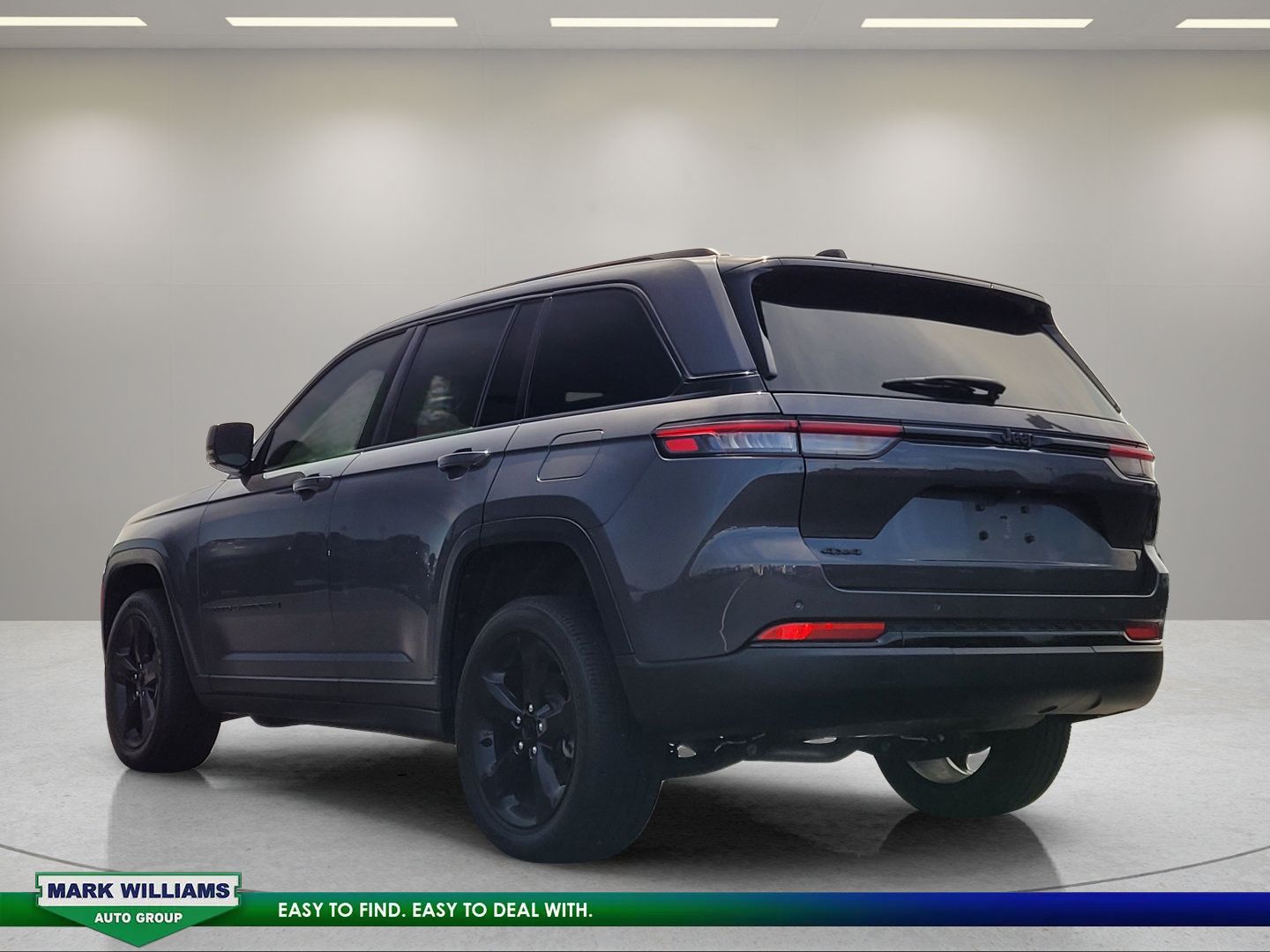 Used 2023 Jeep Grand Cherokee Altitude AWD/4WD image 6