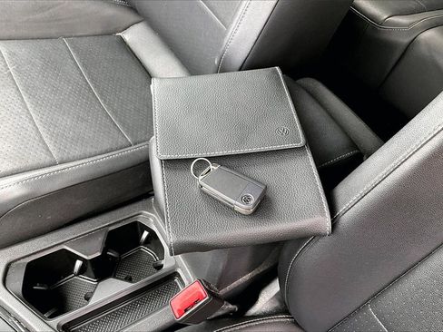 Used 2019 Volkswagen Tiguan SE image 32