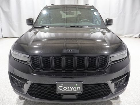 Used 2023 Jeep Grand Cherokee Altitude AWD/4WD image 6