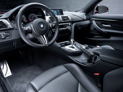 Used 2018 BMW M4 Coupe image 2